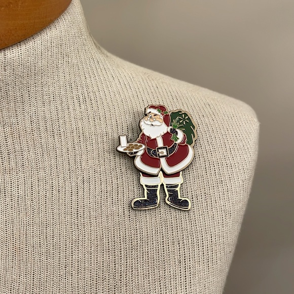 HOGEYE Santa Clause Pin with Wiggling Legs Festive Christmas Brooch Holiday Pin - Picture 10 of 15